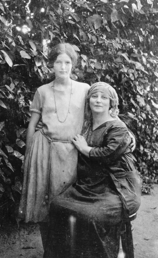 Mary and May Maxwell in Alexandria, Egypt, 1923